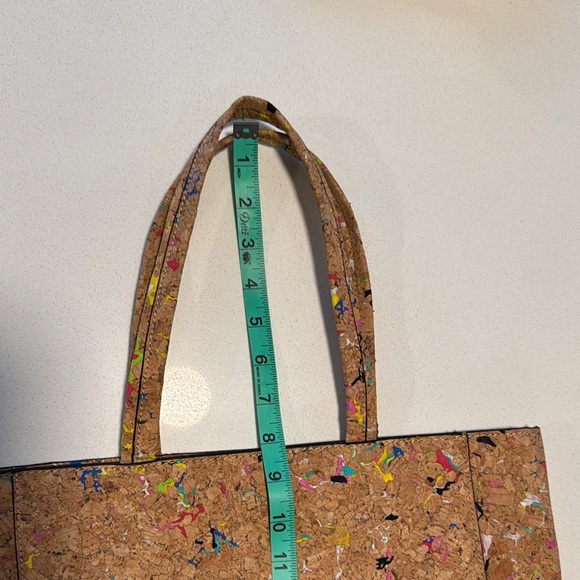 👜Cork Recycled ♻️Tote Bag So cute! Like New! With insert makeup bag Street Level - Picture 3 of 9